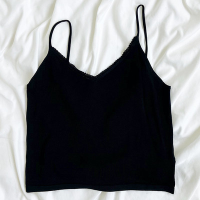 Naiste topp spits-kaelusega ja õhukeste rihmadega