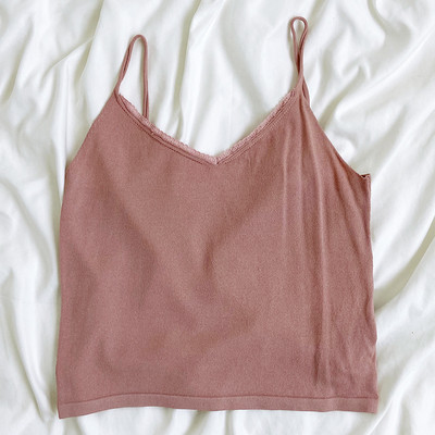 Naiste topp spits-kaelusega ja õhukeste rihmadega