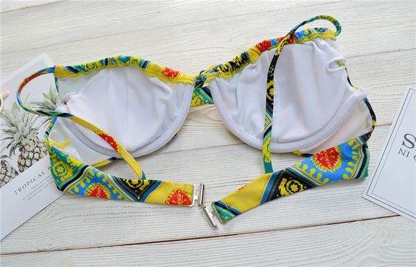 Värviline kaheosaline õhukeste rihmade ja lipsudega ujumistrikoo