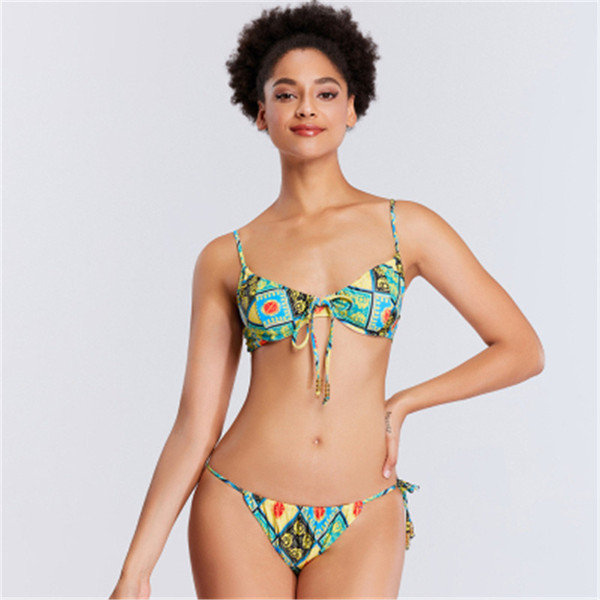 Värviline kaheosaline õhukeste rihmade ja lipsudega ujumistrikoo