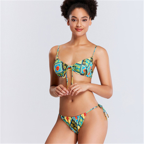 Värviline kaheosaline õhukeste rihmade ja lipsudega ujumistrikoo