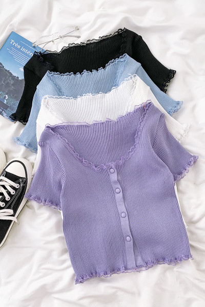 Tricou de damă cu nasturi și mâneci scurte