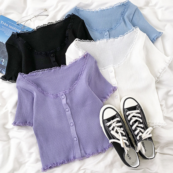 Tricou de damă cu nasturi și mâneci scurte