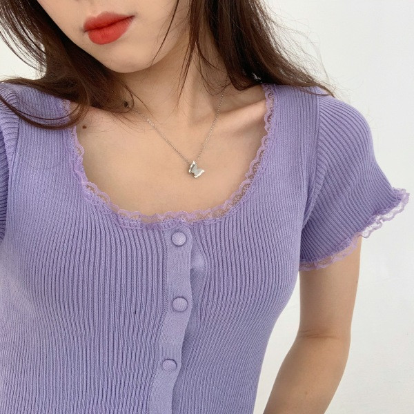 Tricou de damă cu nasturi și mâneci scurte