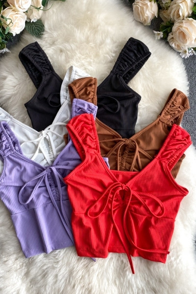 Moodne velvetist trikoo ja lipsudega naiste topp