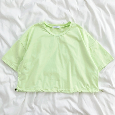 Γυναικείο κοντό μπλουζάκι με στρογγυλή λαιμόκοψη και κοντά μανίκια