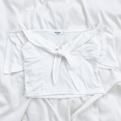 Κοντό γυναικείο μπλουζάκι με κορδόνια