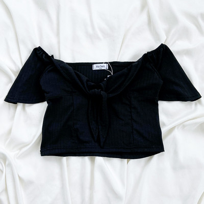 Κοντό γυναικείο μπλουζάκι με κορδόνια