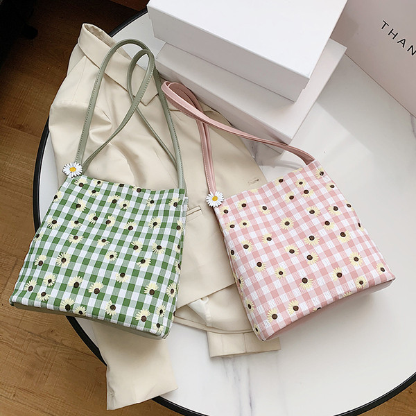 Geanta de dama eleganta in carouri cu model floral