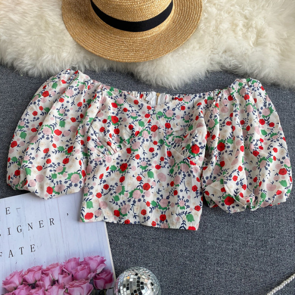 Moderna ženska bluza spuštenih rukava i cvjetnog printa