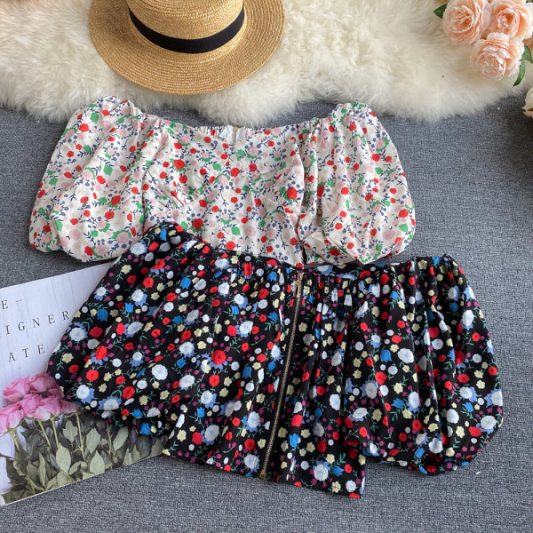 Moderna ženska bluza spuštenih rukava i cvjetnog printa