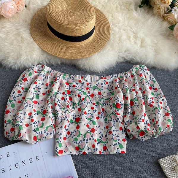 Moderna ženska bluza spuštenih rukava i cvjetnog printa