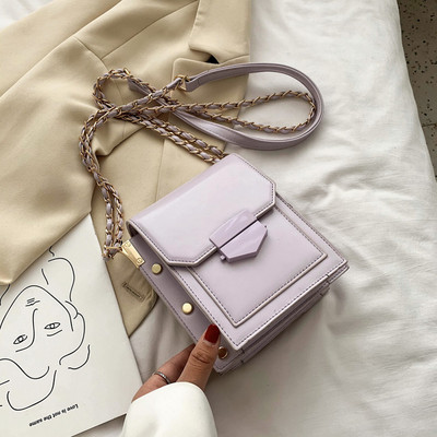 Σύγχρονη γυναικεία τσάντα από οικολογικό δέρμα πάνω από τον ώμο