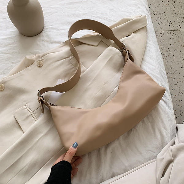 Naiste vabaaja kottide tavaline mudel õlale