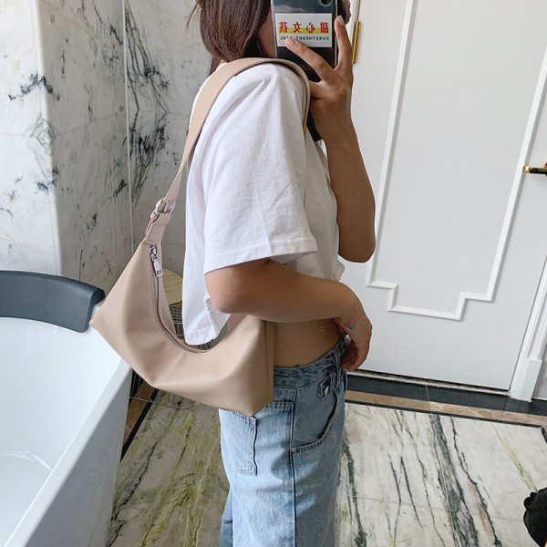 Naiste vabaaja kottide tavaline mudel õlale