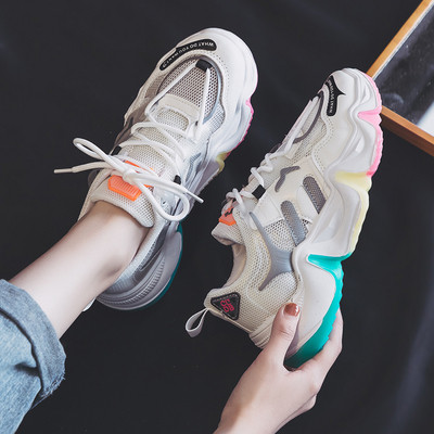 Αναπνεύσιμα γυναικεία πάνινα παπούτσια με πλέγμα και χρωματιστή σόλα