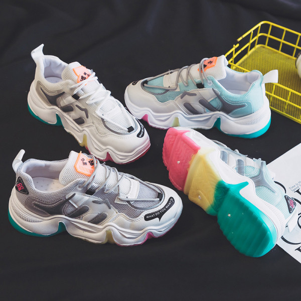 Αναπνεύσιμα γυναικεία πάνινα παπούτσια με πλέγμα και χρωματιστή σόλα