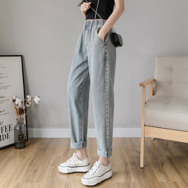 Sieviešu plati džinsi ar elastīgu jostasvietu