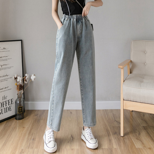 Sieviešu plati džinsi ar elastīgu jostasvietu