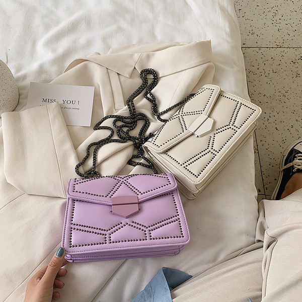 Moderna sieviešu soma ar garu metāla rokturi