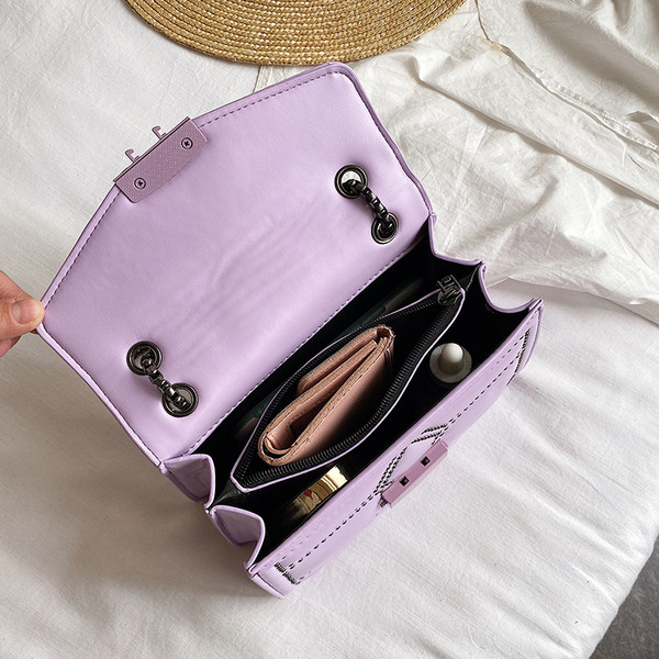 Moderna sieviešu soma ar garu metāla rokturi