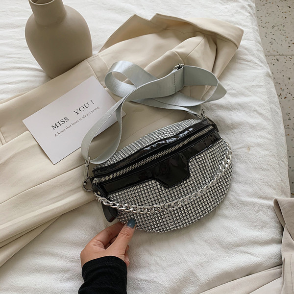 Geantă modernă de damă cu element metalic