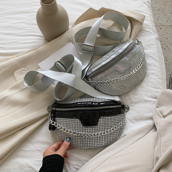 Geantă modernă de damă cu element metalic