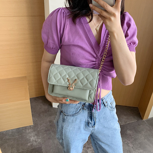 Geanta de dama actuala din imitatie de piele cu catarama