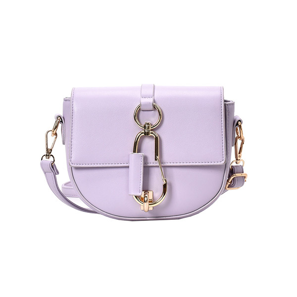 Σύγχρονη γυναικεία τσάντα από οικολογικό δέρμα με μακριά λαβή και μεταλλικό στοιχείο