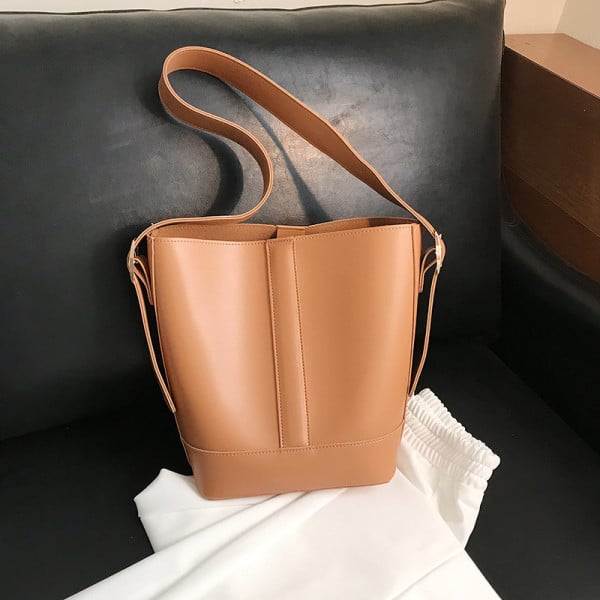 Γυναικεία μοντέρνα τσάντα κλασικό μοντέλο με μακριά λαβή