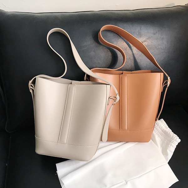 Γυναικεία μοντέρνα τσάντα κλασικό μοντέλο με μακριά λαβή