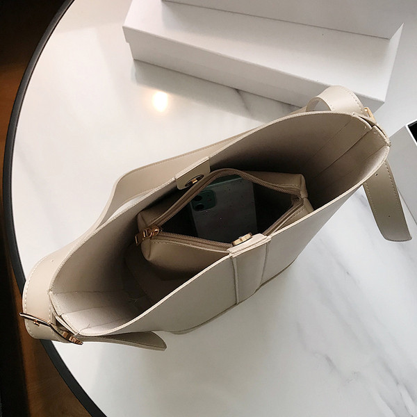 Γυναικεία μοντέρνα τσάντα κλασικό μοντέλο με μακριά λαβή