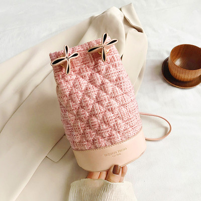 Γυναικεία κομψή τσάντα με μακριά λεπτή λαβή