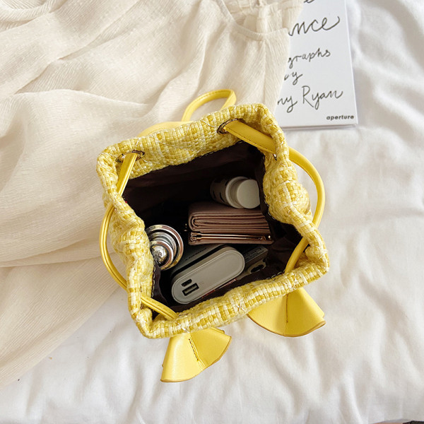 Γυναικεία κομψή τσάντα με μακριά λεπτή λαβή