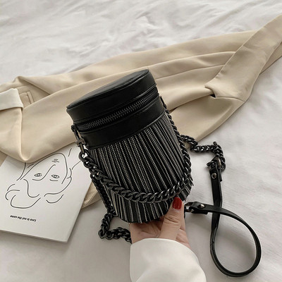 Geanta de dama eleganta din piele ecologica cu elemente metalice si fermoar