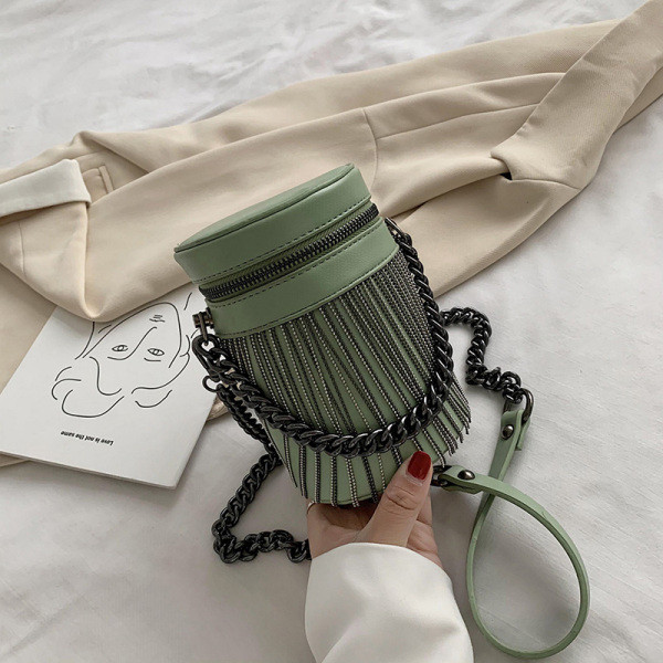 Geanta de dama eleganta din piele ecologica cu elemente metalice si fermoar