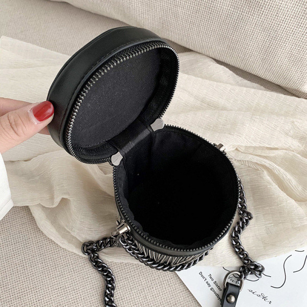 Geanta de dama eleganta din piele ecologica cu elemente metalice si fermoar