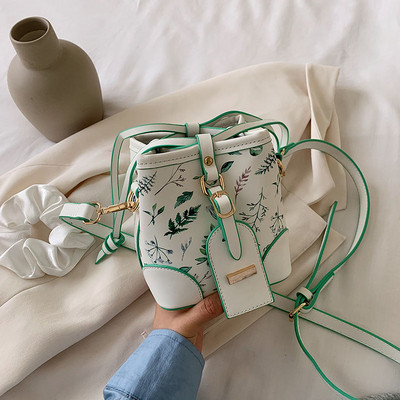 Geanta de dama eleganta din piele ecologica cu model floral