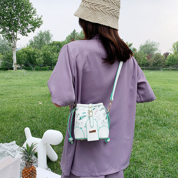 Geanta de dama eleganta din piele ecologica cu model floral