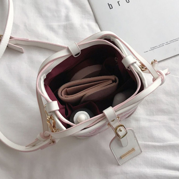 Geanta de dama eleganta din piele ecologica cu model floral