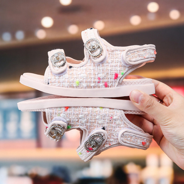 Model nou de sandale pentru copii cu elemente metalice pentru fete