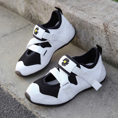 Γυναικεία πάνινα παπούτσια με velcro και χρωματιστά κεντήματα