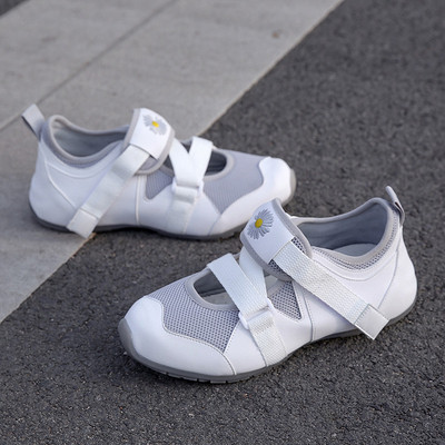 Γυναικεία πάνινα παπούτσια με velcro και χρωματιστά κεντήματα