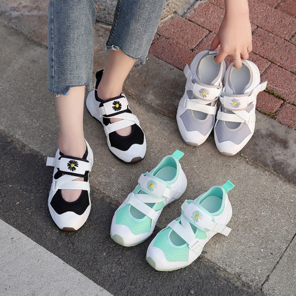 Γυναικεία πάνινα παπούτσια με velcro και χρωματιστά κεντήματα