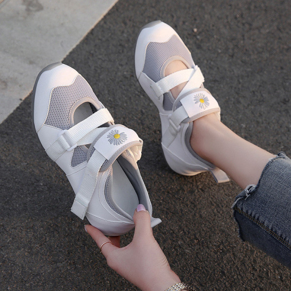 Γυναικεία πάνινα παπούτσια με velcro και χρωματιστά κεντήματα