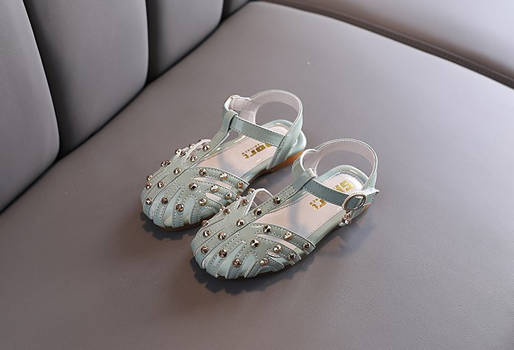 Modern csatos gyerekszandál lányoknak