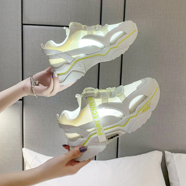 Adidasi moderni de dama cu talpa aspra si plasa