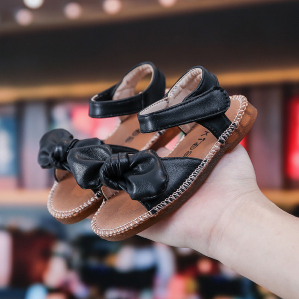 Μοντέρνα παιδικά σανδάλια από οικολογικό δέρμα με κορδέλα