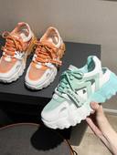 Aktuālās sieviešu kedas ar augstām zolēm un sietu