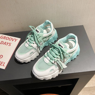 Aktuālās sieviešu kedas ar augstām zolēm un sietu